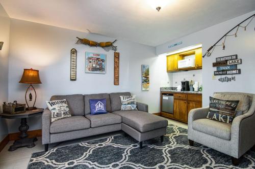 2 bdr Suite Right on Lake Tablerock Near Big Cedar Lodge Red Bud Cove - image 6