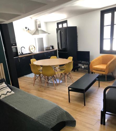 studio Cassis Rastit - Tap to explore photos