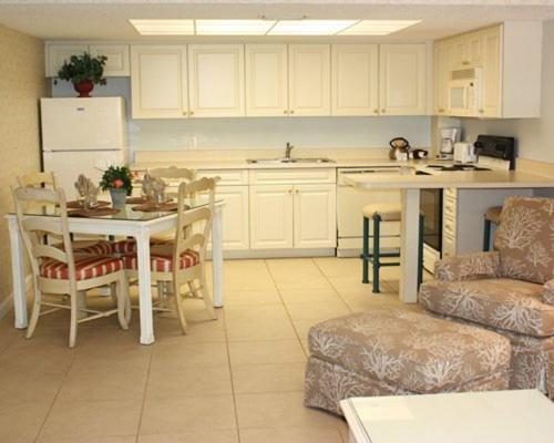 Lush Resort Condos Set On Stunning Anna Maria Island - image 2