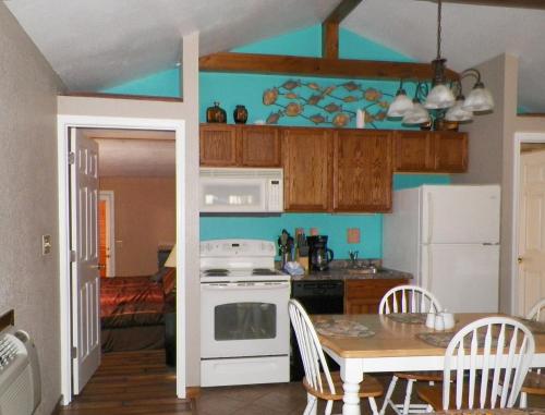 Relaxing Resort Condos at the Foothills of the Smoky Mountains - image 9