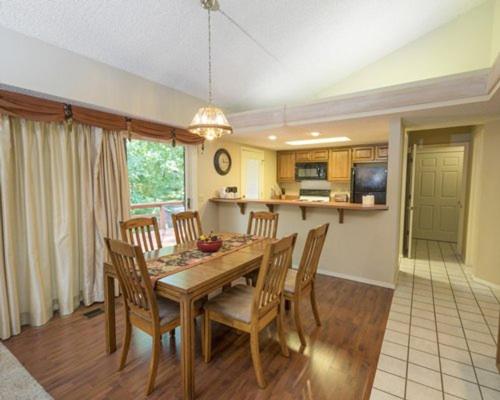 Vacation Resort Condos By the Stunning Ozark Mountains - image 6