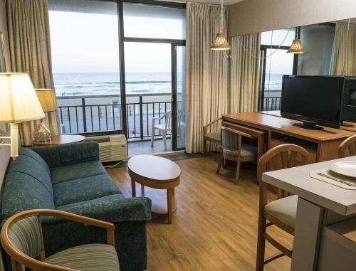 Virginia Beach Oceanfront Resort with the Comforts of Home - main image