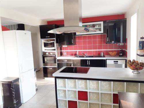 Agréable maison avec piscine gîte à louer Bois de Centimaisons