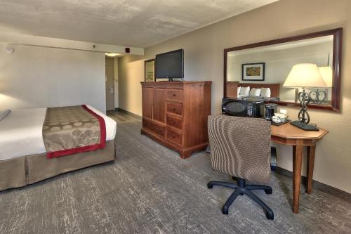 Deluxe King Room - Mobility Access/Non-Smoking