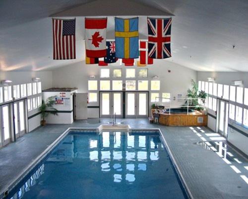 Vacation Resort Suites with River View in Bethel Maine - image 8