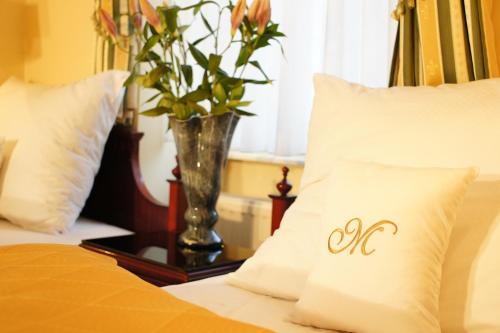 Luxury Suite image 10