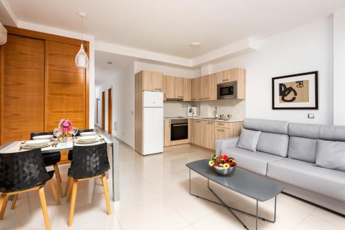 Apartamentos Las Palmeras - main image