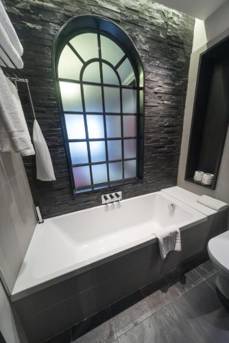 The Exhibitionist Hotel - image 11