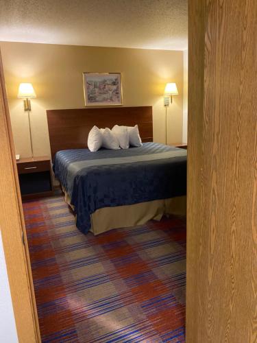 Americas Best Value Inn Champaign - image 10