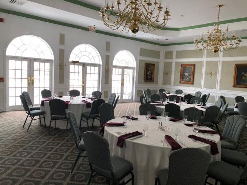 Phoenix Inn Resort - image 12