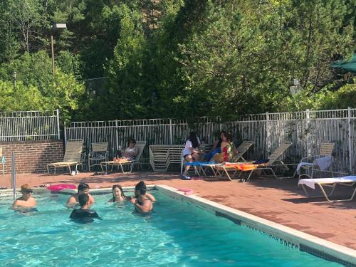 Phoenix Inn Resort - image 8