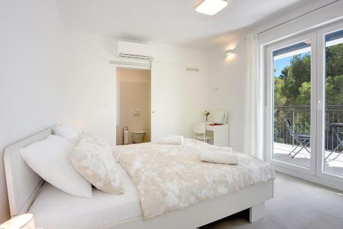 Four-Bedroom Holiday Home image 10