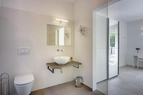 Four-Bedroom Holiday Home image 8