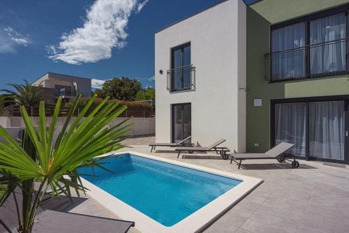 Four-Bedroom Holiday Home image 7
