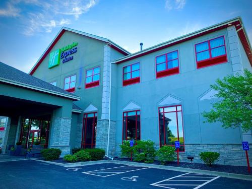 Holiday Inn Express & Suites - Olathe North an IHG Hotel