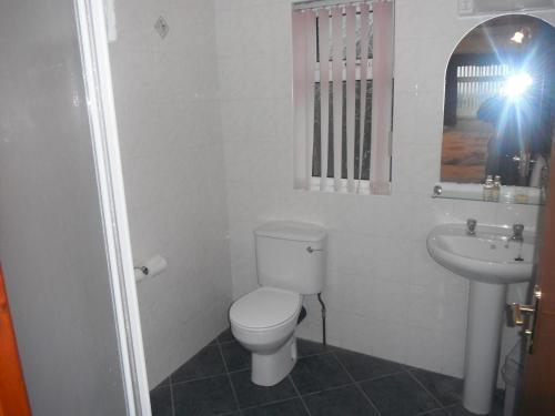 5 Corners Guest Inn - image 4