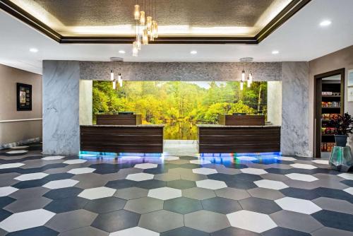 Lobby, La Quinta Inn & Suites by Wyndham Houston Kingwood Medical in Kingwood