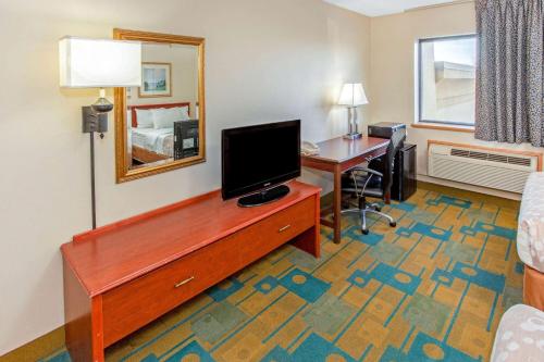 La Quinta Inn by Wyndham Milwaukee Airport / Oak Creek