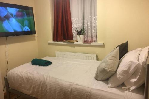 F3 Cosy Single Room (Sandycroft Guest House) London