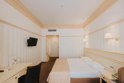 Premier Geneva Hotel - image 10