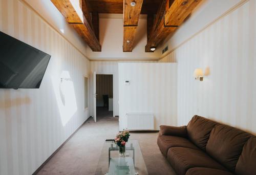 Premier Geneva Hotel - image 2