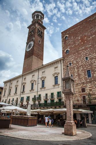 Aurelia Luxury - Piazza delle Erbe 4