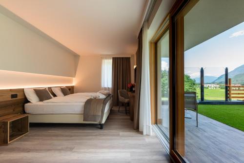 1 double bed, 1 twin bed
