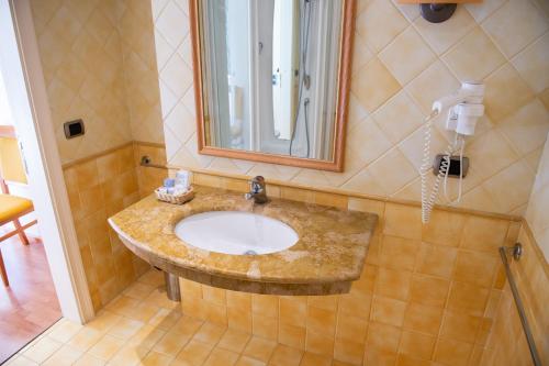 Bathroom, Hotel Ostello Settecolli Sport in Filottrano