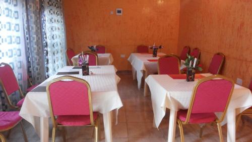 Restaurace, Rock Shadow Hotel in Arua