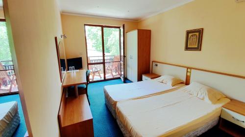 Twin Room with Balcony room in Hotel Villa Bora