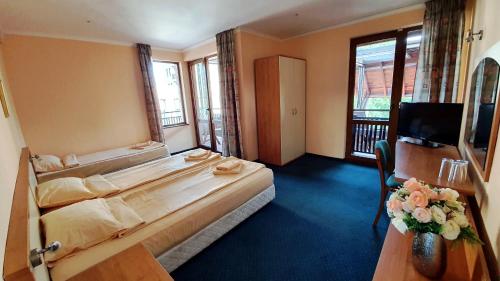Hotel Villa Bora – Sunny Beach, WY