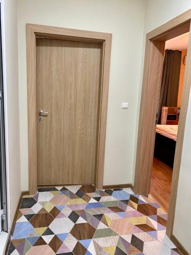 Boutique Magenta Gold Apartment with parking place - image 6