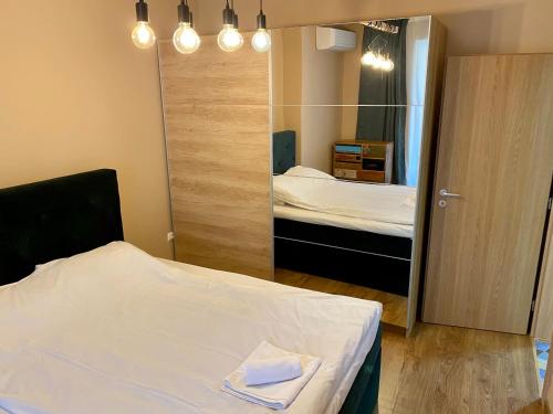 Boutique Magenta Gold Apartment with parking place - image 11