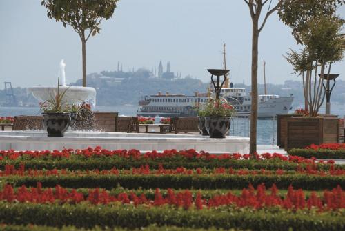 Four Seasons Hotel Istanbul at the Bosphorus - image 8