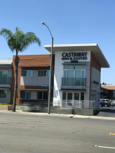 Exterior view, Castaway Motel in Orange (CA)