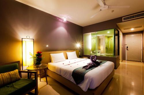 room detail thumbnail 1