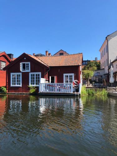 Stugan med Bryggan i Gamla Staden - Accommodation - Eskilstuna