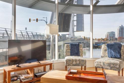 Historic Waterside With Spectacular Johnson Bridge Views – khách sạn tại Trung tâm Victoria