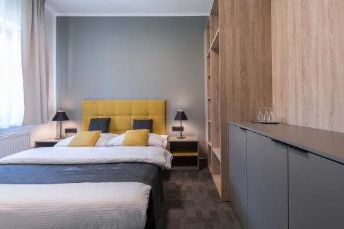 1 queen bed