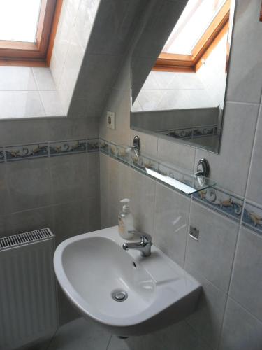 Várkert Panzió - image 14