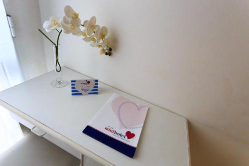 Basic Double Room image 4