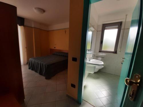 Bathroom, Hotel Pegaso in San Giovanni Rotondo City Center