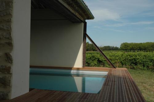 Peldbaseins, Domaine de Sévanes (Domaine de Sevanes) in Saint-Paul-Les-Fonts