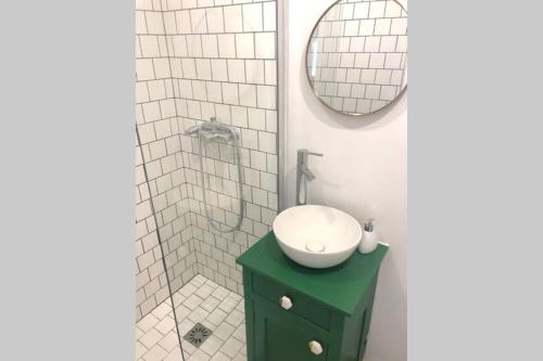 Studio sous les toits - Tap to explore photos