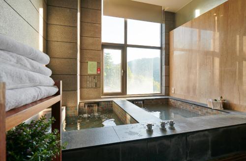 Reikei Hot Spring Resort in Baihe District