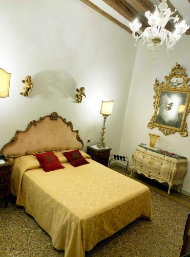 Luxury Venetian Rooms - image 6