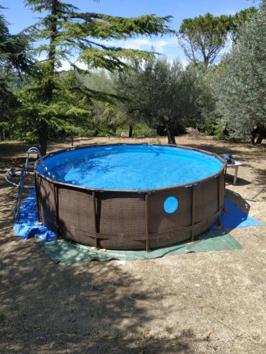 Swimming pool, L'antico casale di Wendy in Cugnoli