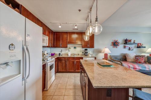 Laketown Wharf 835 condo - image 8