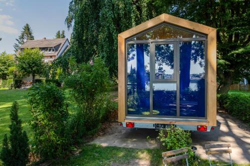 Das Wiesenhaus: Wohnen im Tiny House direkt am Rhein