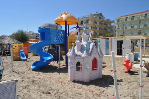 HOTEL ADRIA BEACH - image 2